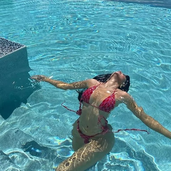 The Lux Mimi Check Crochet Triangle Bikini In Pink Red Knit And Adjustable - Picture 4 of 8